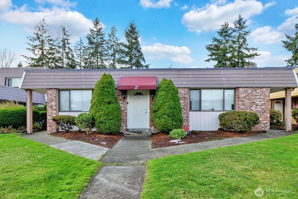 Photo of 27 147th Avenue SE, Bellevue, WA 98007 (MLS # 2393221)