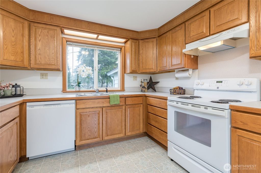 Photo of 9229 S 200th Street, Kent, WA 98031 (MLS # 2496334)