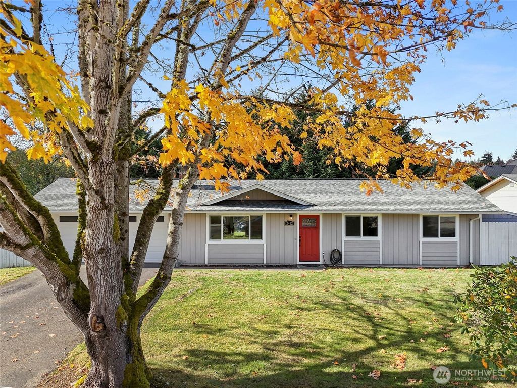 Photo of 2412 21st Street SE, Puyallup, WA 98374 (MLS # 2448985)