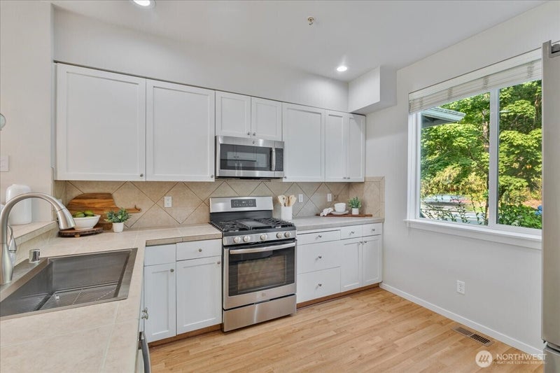 10901 124th Avenue NE 2-4
