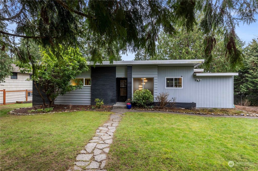 Photo of 1207 NE 168th St, Shoreline, WA 98155 (MLS # 2195754)