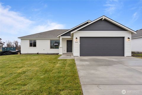 Photo of 202 N Sandy Loop, Moses Lake, WA 98837 (MLS # 2459903)