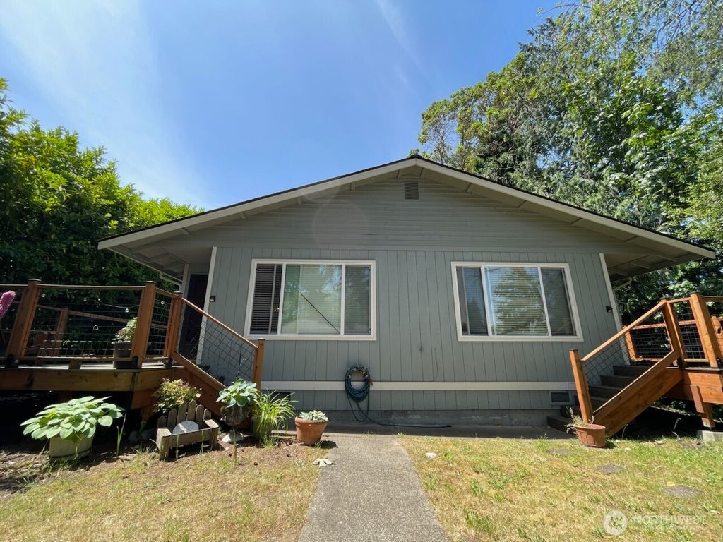 Photo of 15824 9th Avenue SW, Burien, WA 98166 (MLS # 2392638)