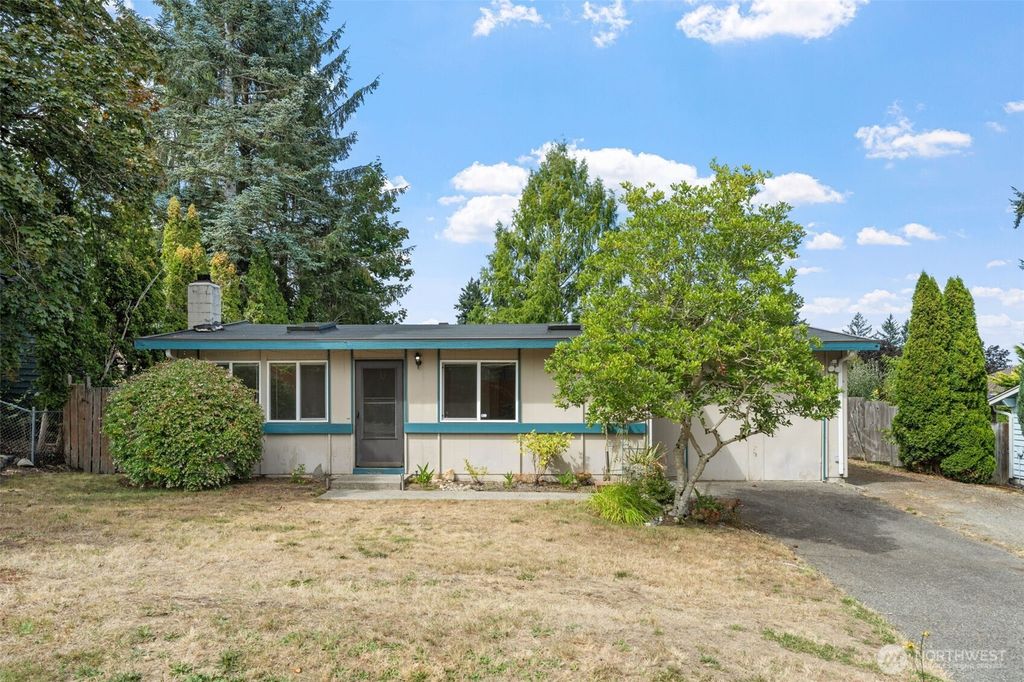 Photo of 13040 SE 204th Place, Kent, WA 98031 (MLS # 2423742)