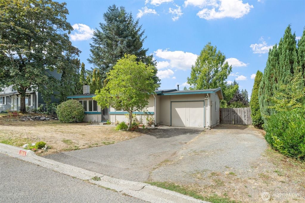 Photo of 13040 SE 204th Place, Kent, WA 98031 (MLS # 2423742)