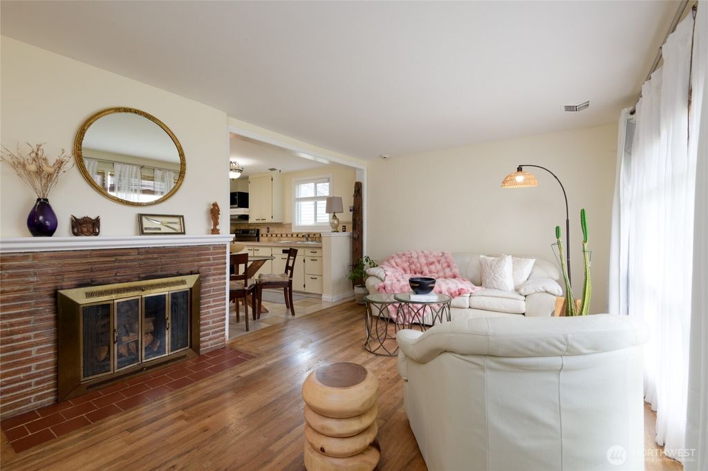 Photo of 17201 8th Avenue NE, Shoreline, WA 98155 (MLS # 2367879)