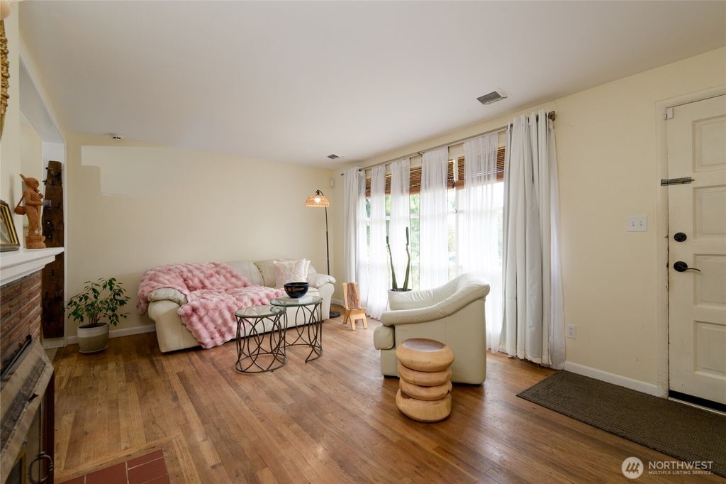 Photo of 17201 8th Avenue NE, Shoreline, WA 98155 (MLS # 2367879)