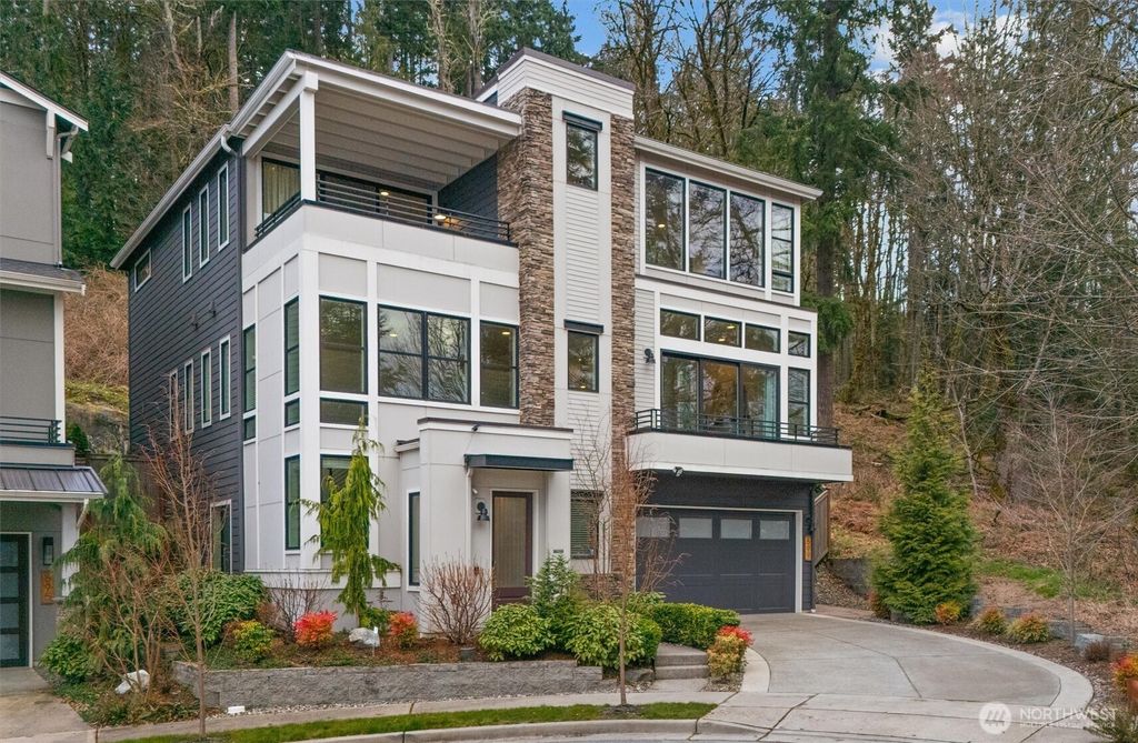 Photo of 599 Viewcrest Drive NW, Issaquah, WA 98027 (MLS # 2409450)
