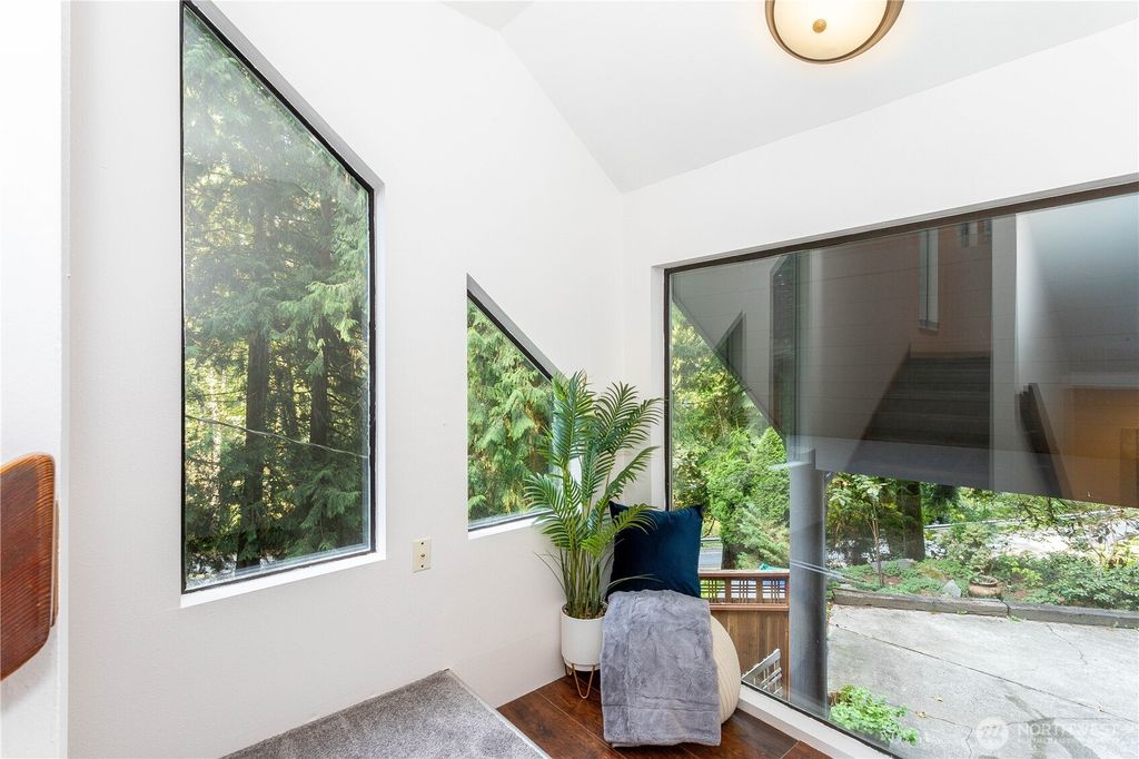 Photo of 13808 Holmes Point Drive NE, Kirkland, WA 98034 (MLS # 2339211)