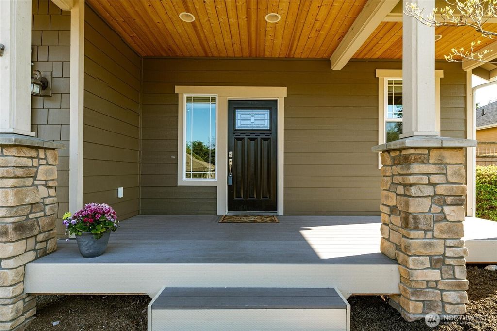 Photo of 2837 SW Fairway Point Drive, Oak Harbor, WA 98277 (MLS # 2515788)