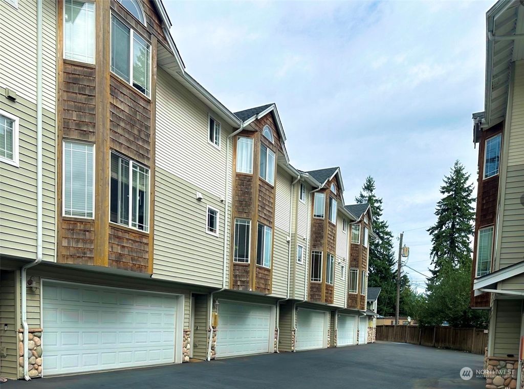 Photo of 5733 186th Pl Pl SW #E, Lynnwood, WA 98037 (MLS # 2160378)