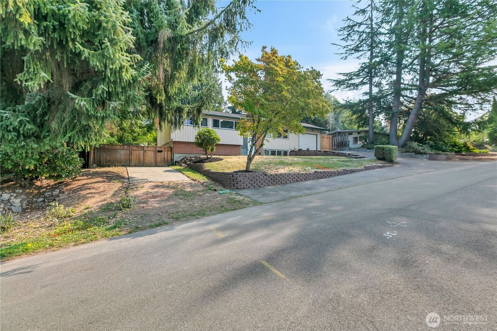 Photo of 836 Hilltop Avenue, Kent, WA 98031 (MLS # 2429615)