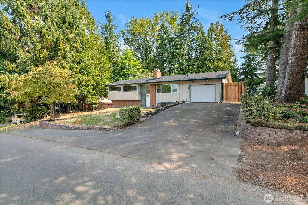 Photo of 836 Hilltop Avenue, Kent, WA 98031 (MLS # 2429615)