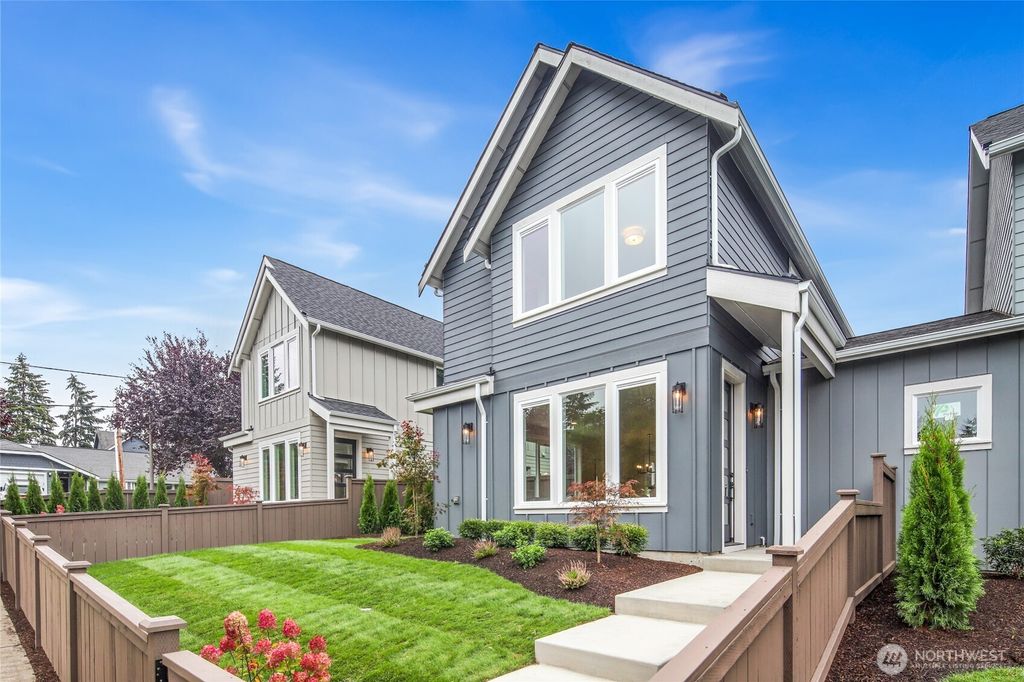 Photo of 12527 NE 81st Drive #B, Kirkland, WA 98033 (MLS # 2386328)