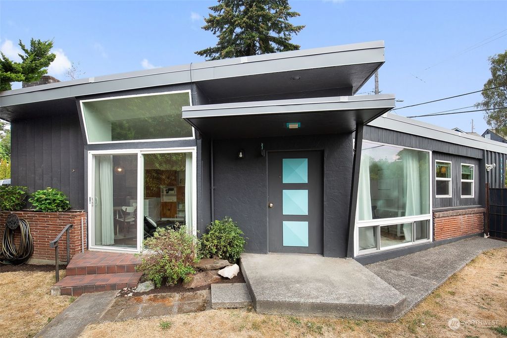 Photo of 5509 34th Avenue NW, Seattle, WA 98107 (MLS # 1995116)