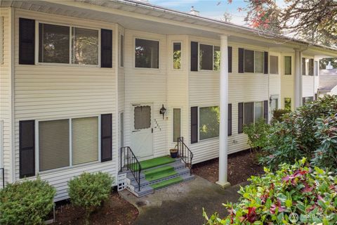 Photo of 32613 2nd Place S #213, Federal Way, WA 98003 (MLS # 2458112)