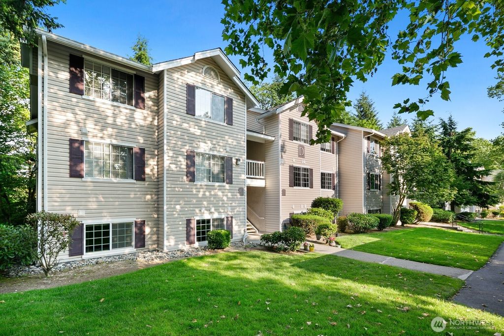 Photo of 19230 Forest Park Drive NE #D115, Lake Forest Park, WA 98155 (MLS # 2385954)