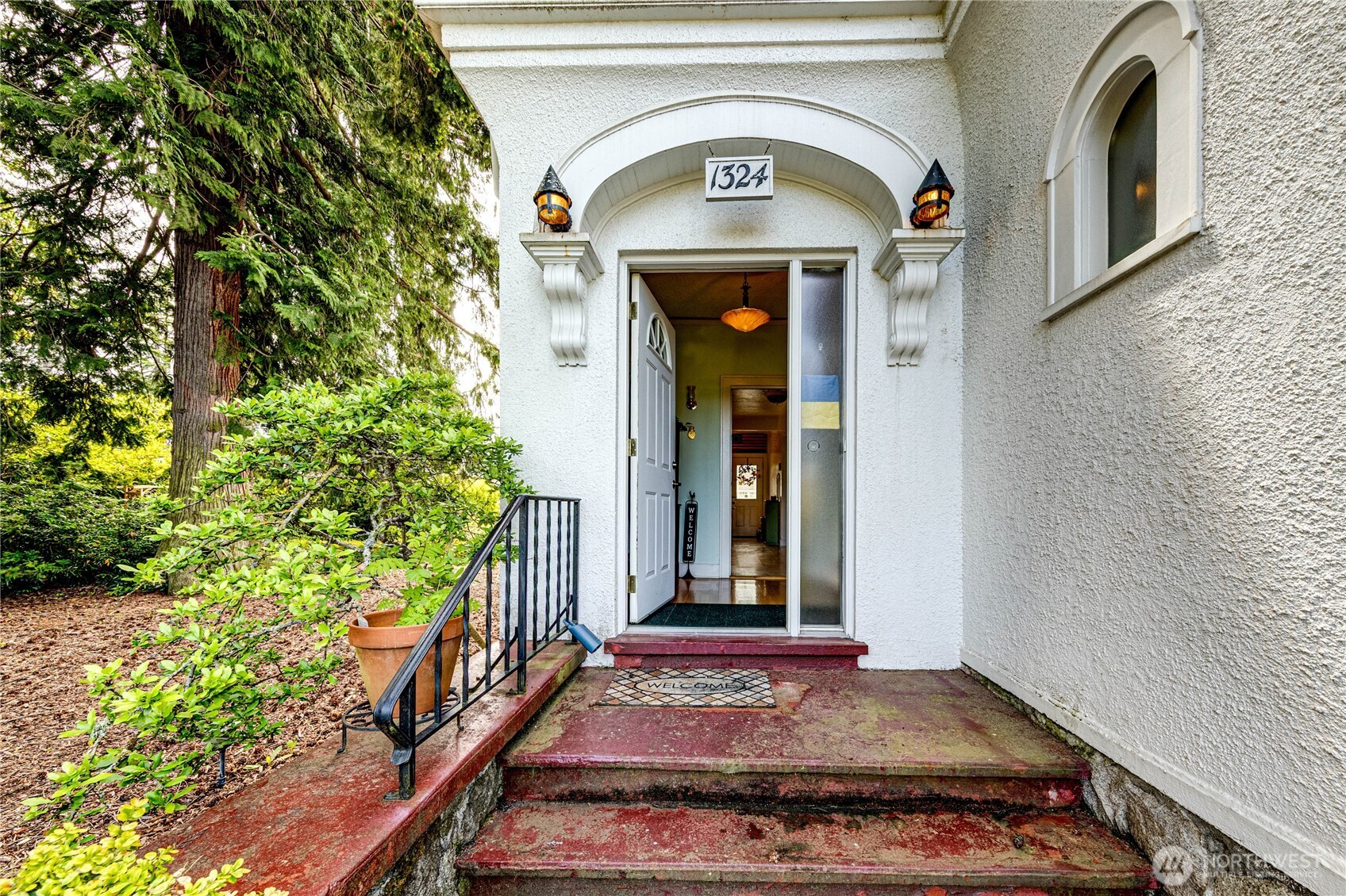 1324 E 2nd Street