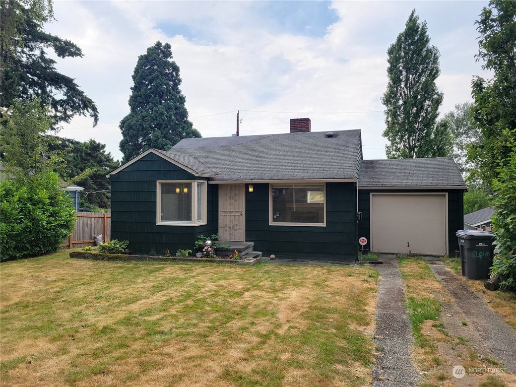 Photo of 11029 Parkview Avenue S, Seattle, WA 98178 (MLS # 2267175)