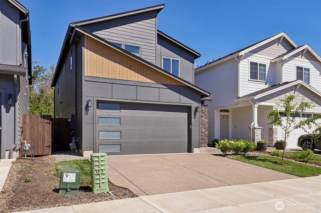 Photo of 17507 NW 7th Avenue, Ridgefield, WA 98642 (MLS # 2526502)