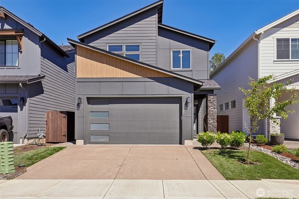 Photo of 17507 NW 7th Avenue, Ridgefield, WA 98642 (MLS # 2526502)