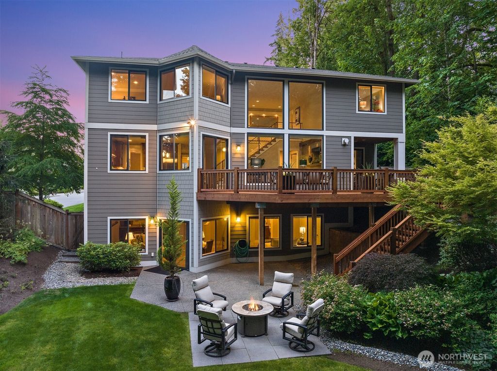 Photo of 2507 101st Lane NE, Bellevue, WA 98004 (MLS # 2400389)