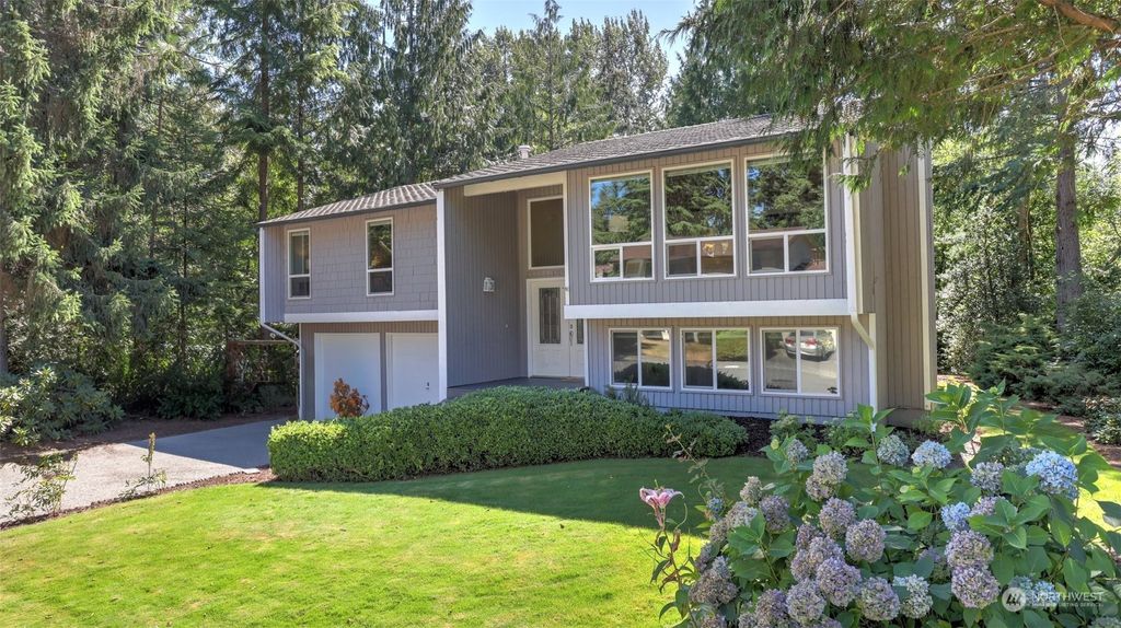 Photo of 15525 SE 175th Court, Renton, WA 98058 (MLS # 2151900)