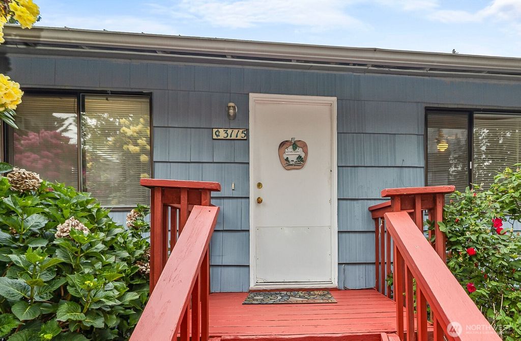 Photo of 3115 170th Street SW, Lynnwood, WA 98037 (MLS # 2525379)