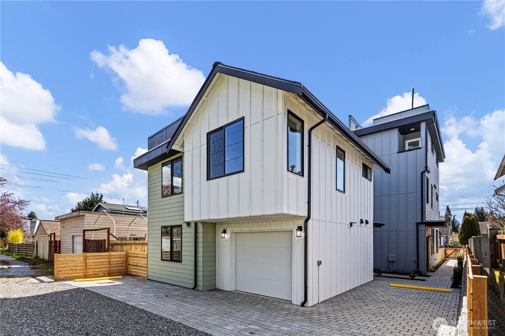 Photo of 516 N 102nd Street, Seattle, WA 98133 (MLS # 2566747)