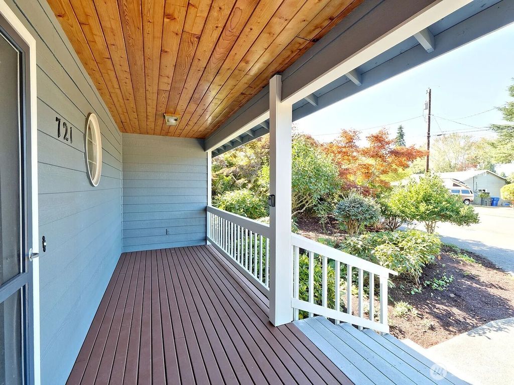 Photo of 721 Crown Drive #1, Everett, WA 98203 (MLS # 2446461)