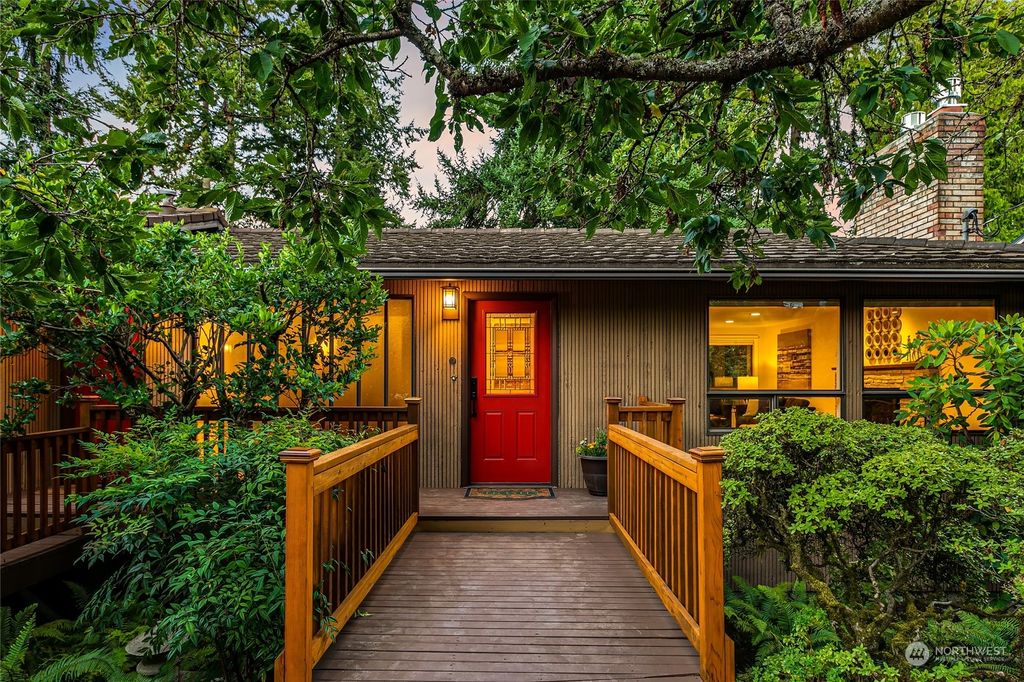Photo of 6226 122nd Avenue SE, Bellevue, WA 98006 (MLS # 2153958)