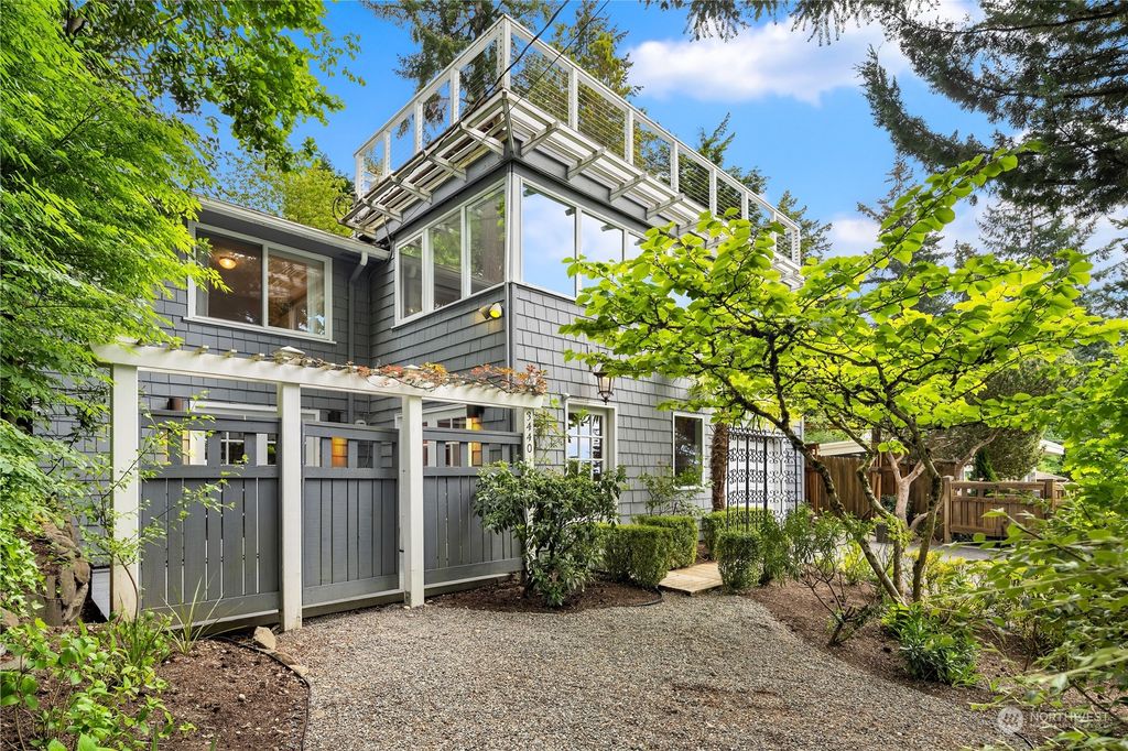 Photo of 3440 72nd Avenue SE, Mercer Island, WA 98040 (MLS # 2067985)
