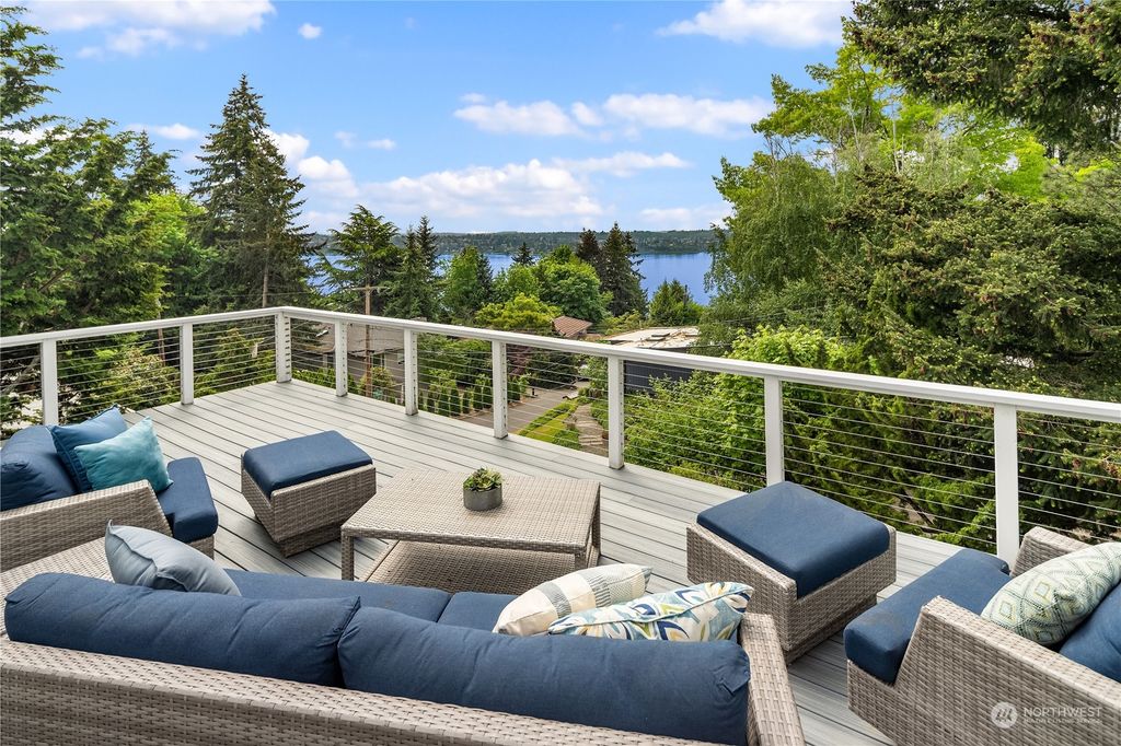 Photo of 3440 72nd Avenue SE, Mercer Island, WA 98040 (MLS # 2067985)