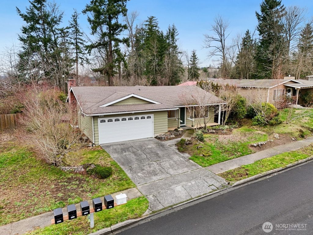 Photo of 616 S 25th Street, Renton, WA 98055 (MLS # 2470014)