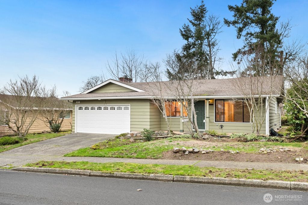 Photo of 616 S 25th Street, Renton, WA 98055 (MLS # 2470014)