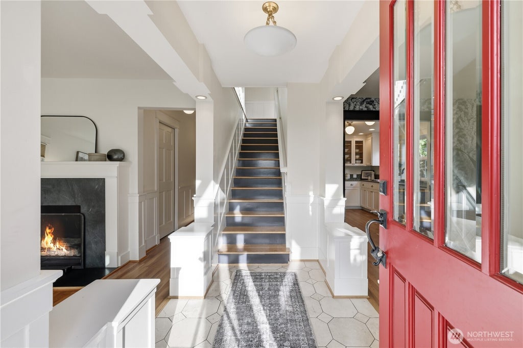 Photo of 2536 31st Avenue W, Seattle, WA 98199 (MLS # 2581383)
