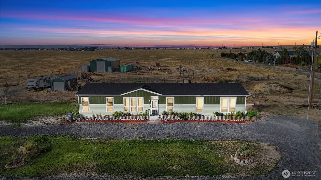 Photo of 4258 7.8 Road NE, Moses Lake, WA 98837 (MLS # 2475643)