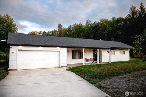 Photo of 18715 Pioneer Way E, Orting, WA 98360 (MLS # 2561464)