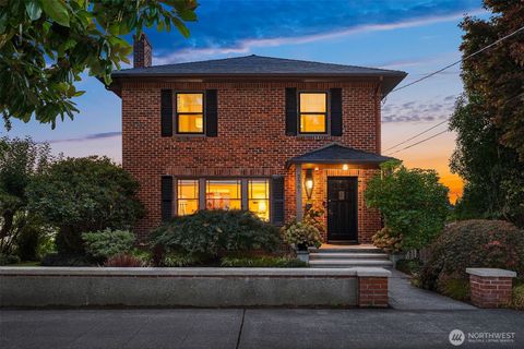 2561 28th Avenue W Seattle WA 98199