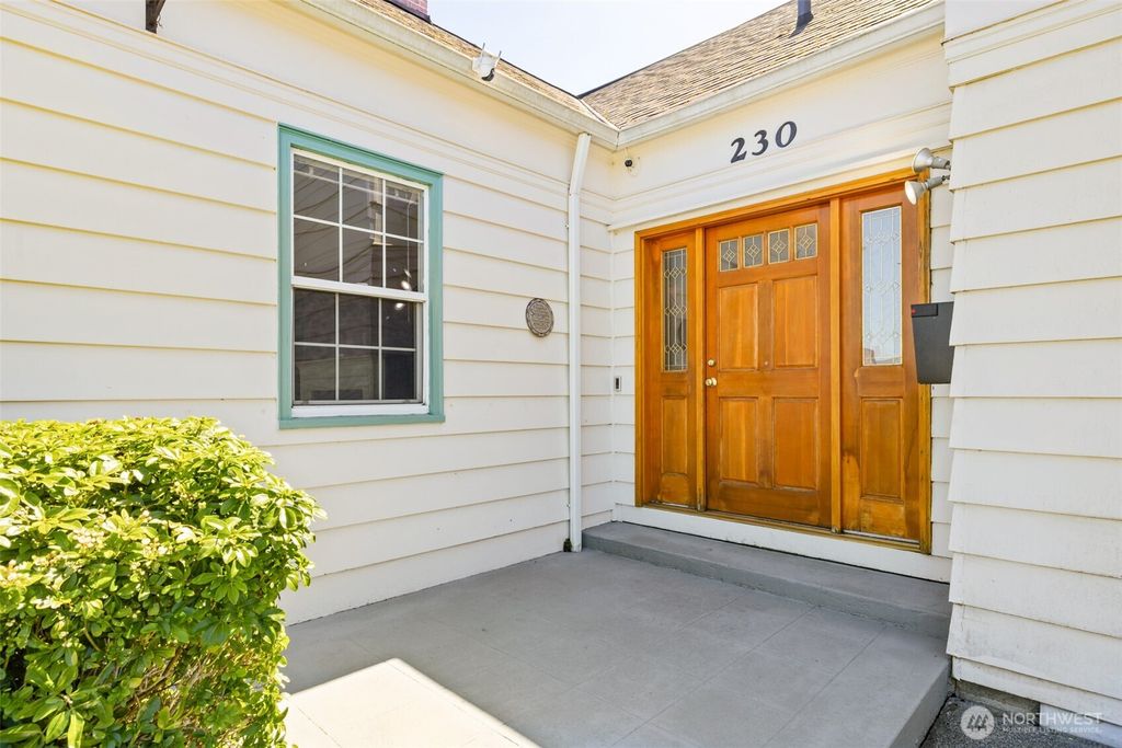 Photo of 230 W 14th Street, Port Angeles, WA 98362 (MLS # 2517794)