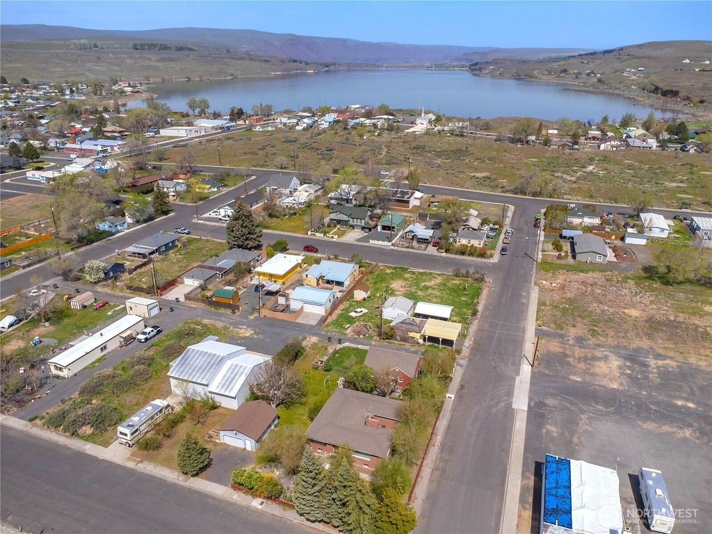 Photo of 134 4th Avenue SE, Soap Lake, WA 98851 (MLS # 2529954)