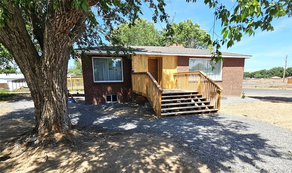 Photo of 134 4th Avenue SE, Soap Lake, WA 98851 (MLS # 2529954)