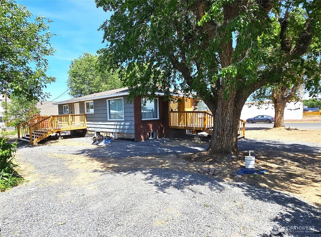 Photo of 134 4th Avenue SE, Soap Lake, WA 98851 (MLS # 2529954)