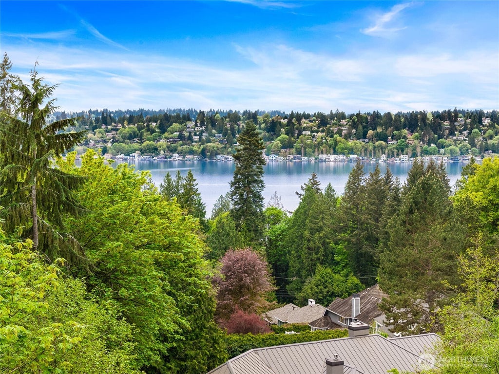 Photo of 6317 NE 138th Place, Kirkland, WA 98034 (MLS # 2540439)
