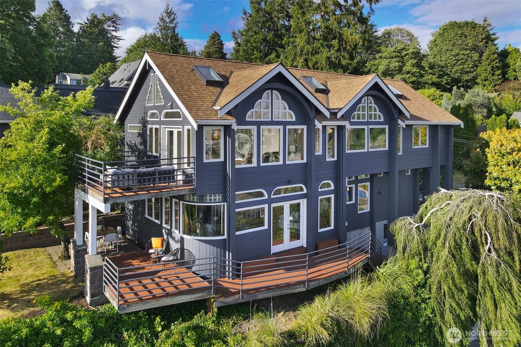 Photo of 3951 Dayton Avenue N, Seattle, WA 98103 (MLS # 2538347)