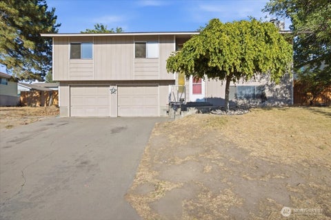 Photo of 1330 Semillon Place, Prosser, WA 99350 (MLS # 2563016)