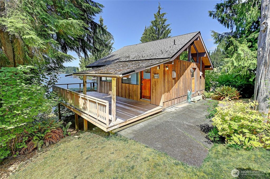 Photo of 16922 E Lake Goodwin Road Rd, Stanwood, WA 98292 (MLS # 2410953)