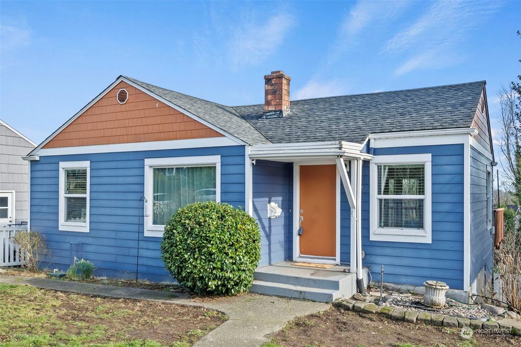 Photo of 7160 28th Avenue SW, Seattle, WA 98126 (MLS # 2325822)