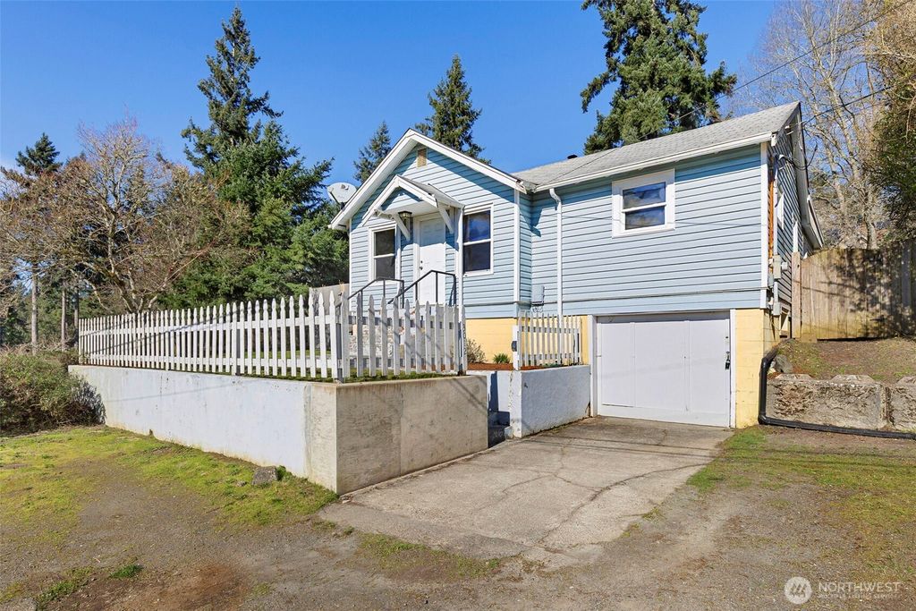 Photo of 3012 17th Street, Bremerton, WA 98312 (MLS # 2484295)