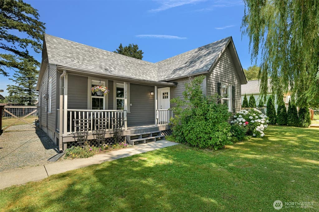 Photo of 230 Vancouver Street, Sumas, WA 98295 (MLS # 2549876)